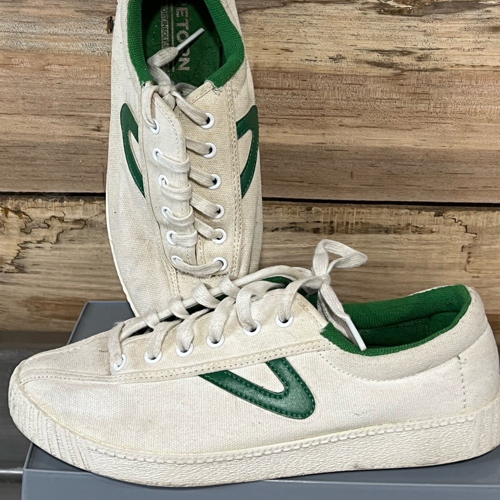 Tretorn ladies size 7